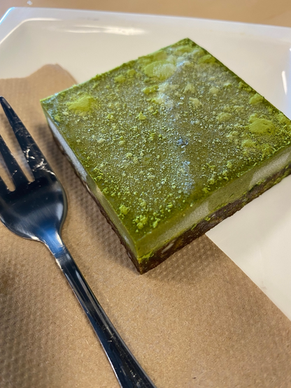 gorgeous gluten free  vegan matcha slice with cashew-date base